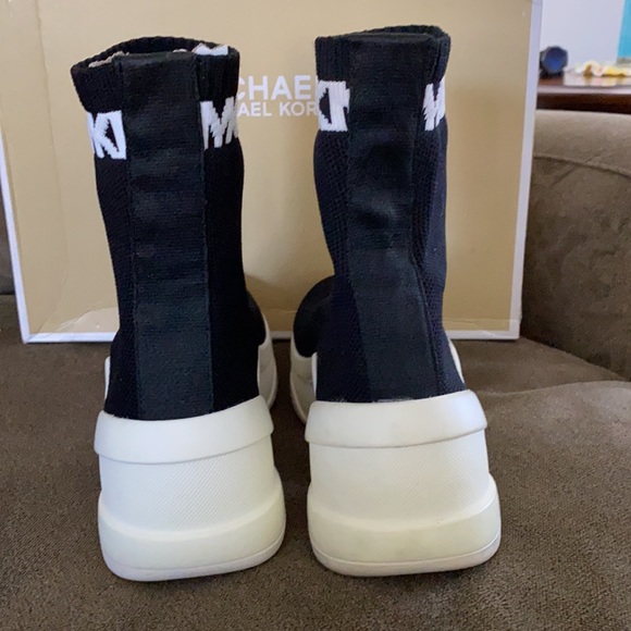 Michael kors Olympia bootie size 6&6.5 - Picture 4 of 7